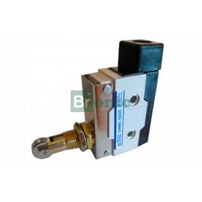 Фото микровыключателя D4MC-5020